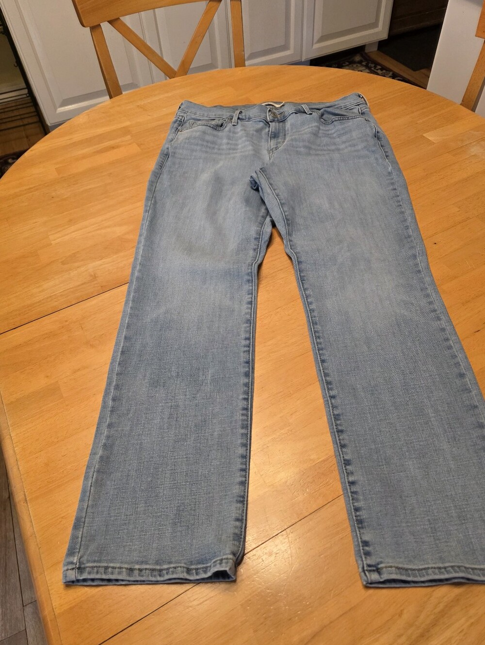 Light Wash Women's Jeans - Classic Straight Leg
